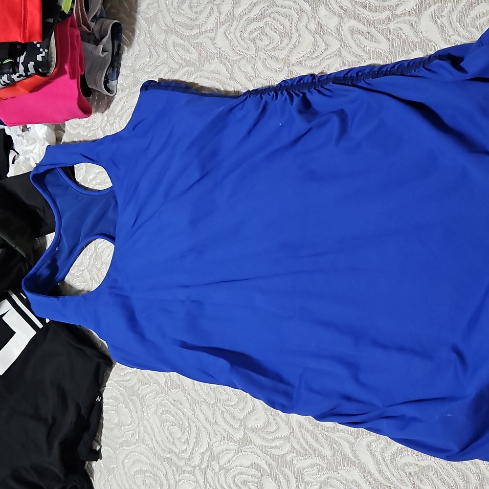 Gym top - Picture 3 of 4